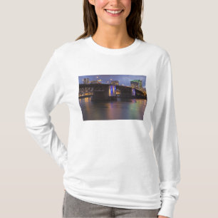 Camiseta A ponte Morrison sobre o rio Willamette