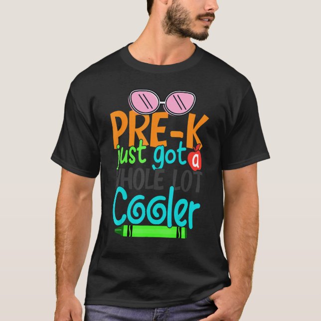 Camiseta A Pré-Escolas Infantis Acabou De Ficar Muito Mais  (Frente)
