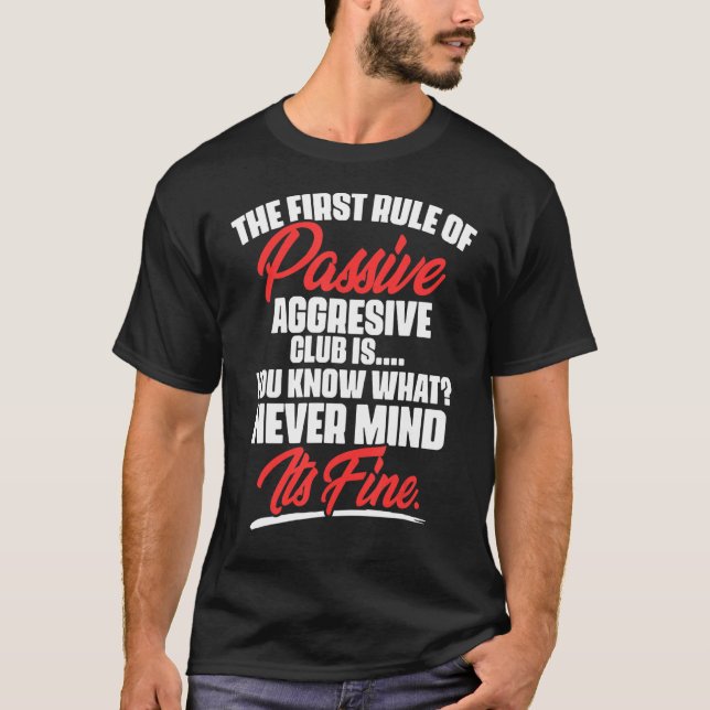 Camiseta A Primeira Regra Do Clube Agressivo Passivo É Você (Frente)