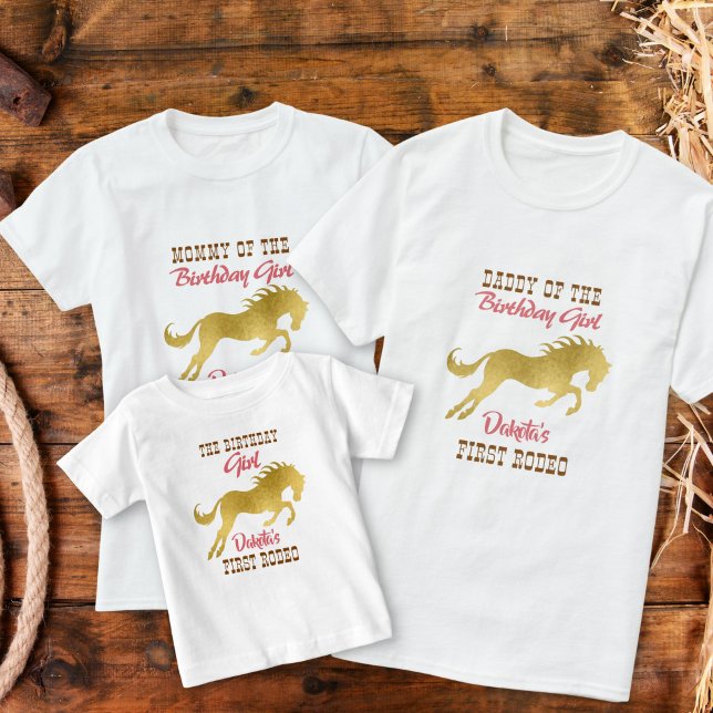 Camiseta A primeira rodeia de cavalo de corrida (Criador carregado)