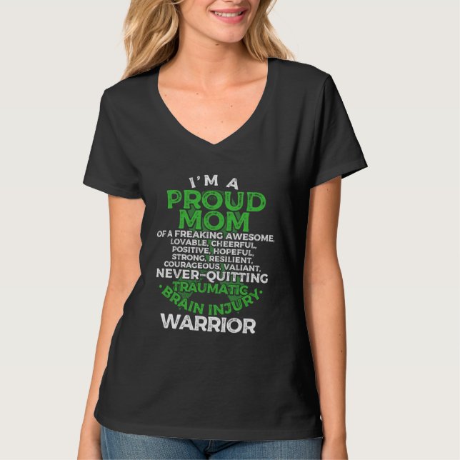 Camiseta A Proud Mom Traumatic Brain Injury a TBI Warrior   (Frente)
