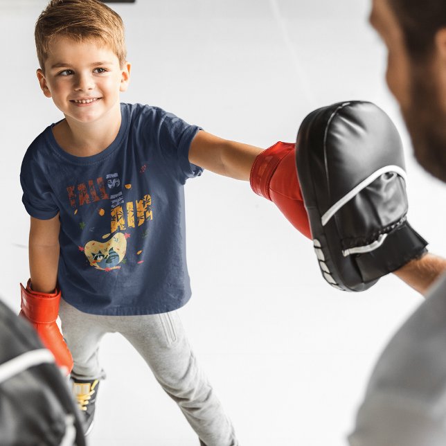 Camiseta A Queda Está No Ar Com O Acaxo (Fall Is In Air With Swinging Raccoon T-Shirt)