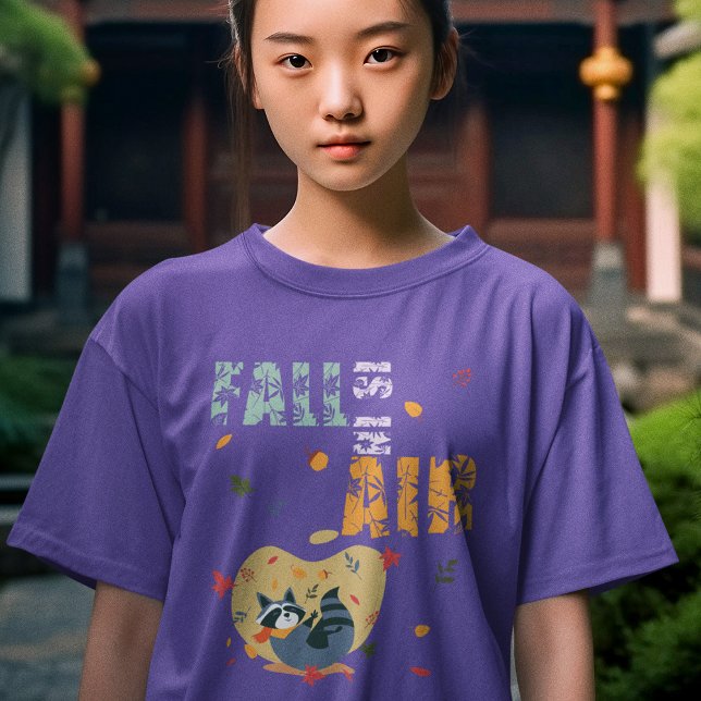 Camiseta A Queda Está No Ar Com O Acaxo (Fall Is In Air With Swinging Raccoon T-Shirt)