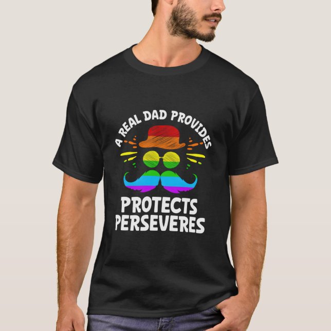 Camiseta A Real Dad Provides Protects Perseveres Positive Q (Frente)