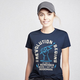 Camiseta A Revolução Começa O Livro Engraçado