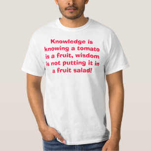 Camiseta A sabedoria não está pndo o tomate em uma salada