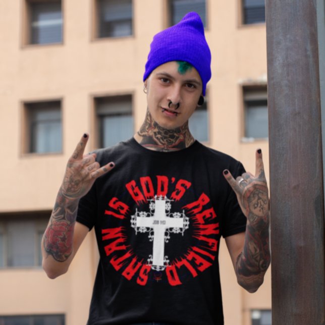 Camiseta A satã É A TERRA DO SANGUE RENFIELD DE DEUS. (Criador carregado)