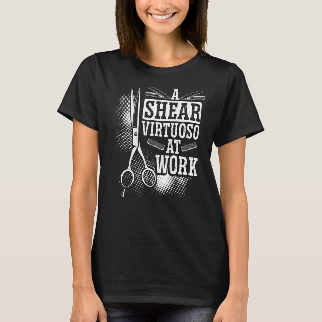 Camiseta A Shear Virtuoso At Work Backprint Barber (Frente)