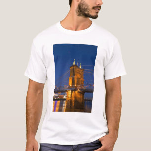 Camiseta A silhueta de Cincinnati, Ohio, EUA ao anoitecer