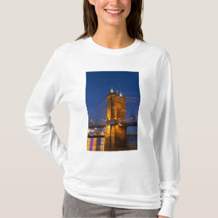Camiseta A silhueta de Cincinnati, Ohio, EUA ao anoitecer