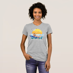 Camiseta A surfista anda pela onda   Ajustado fino para mul