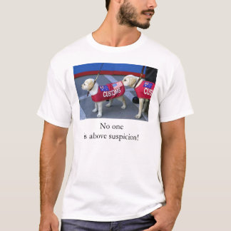Camiseta A suspeita, ninguém é acima de qualquer suspeita!