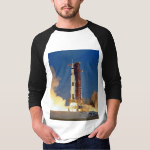 Camiseta A Terra agita como Saturno V irradia Skyward em Lu