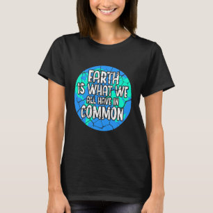 Camiseta A Terra É O Que Todos Temos Na Mãe Terra Comum