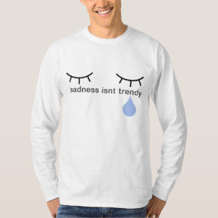Camiseta a tristeza não é longsleeve na moda