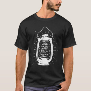 Camiseta A tua palavra é uma lâmpada na minha mão.