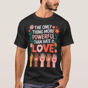 Camiseta A Única Coisa Mais Poderosa Do Que o Ódio É