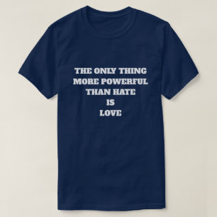CAMISETA A ÚNICA COISA MAIS PODEROSA DO QUE ÓDIO É AMOR