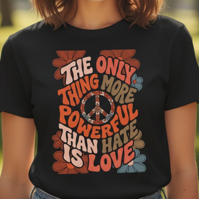 Camiseta A Única Coisa Mais Poderosa Do Que Ódio É Amor (Criador carregado)