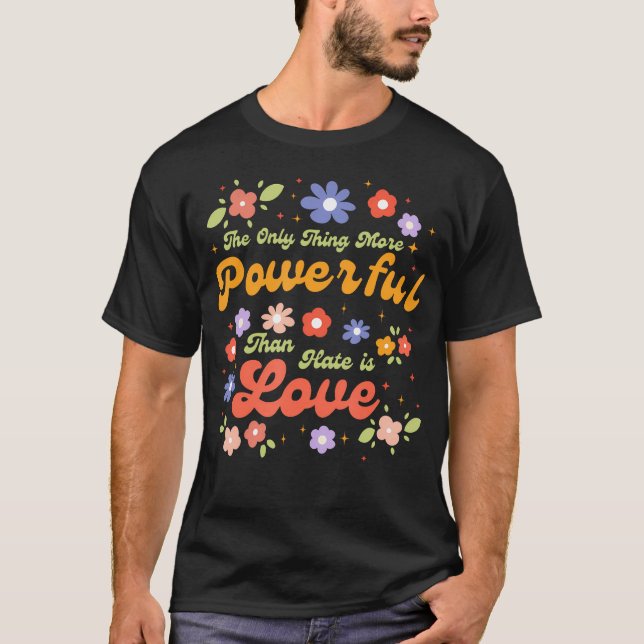 Camiseta A Única Coisa Mais Poderosa Do Que Ódio É Amor (Frente)
