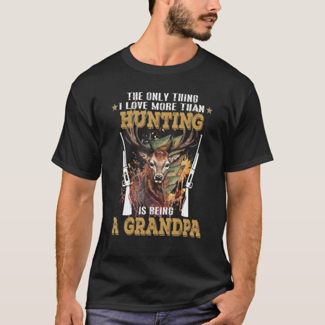 Camiseta A Única Coisa Que Eu Amo Mais Do Que Caça É Ser Um (Frente)