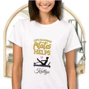 CAMISETA A VIDA ACONTECE PILATES AJUDA NOME DO REFORMADOR