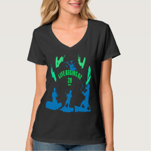 Camiseta A Vida Começa aos 20 Nós Silhuetas Verdes Azuis