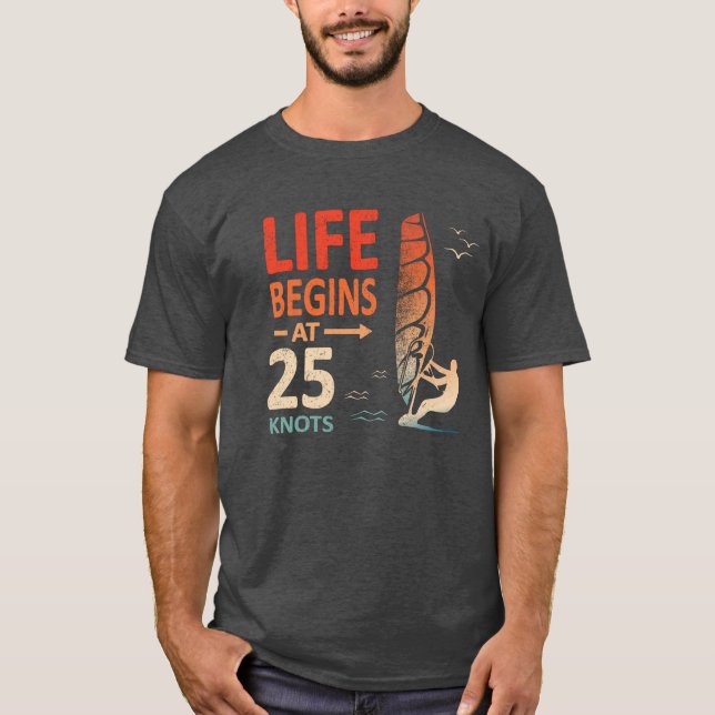 Camiseta A vida começa com 25 Knots Windsurfer (Frente)