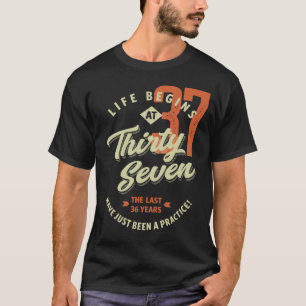 Camiseta A Vida Começa Com O Presente De Aniversário De 37