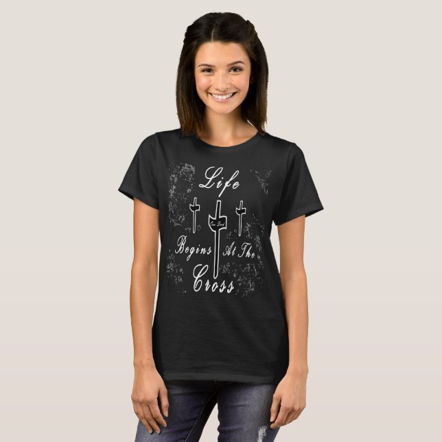Camiseta A vida começa na cruz (Frente Completa)