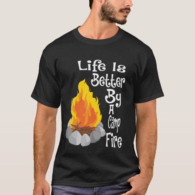 Camiseta A vida da turma é mais engraçada perto de uma fogu (Frente)