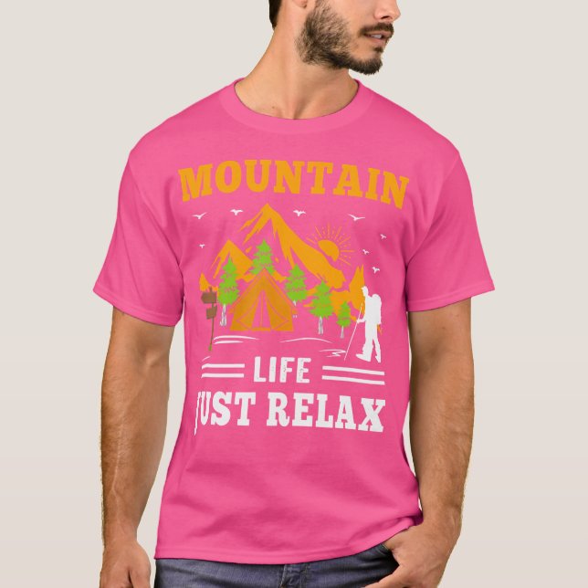 Camiseta A Vida Das Montanhas Apenas Relaxa O Acampamento D (Frente)