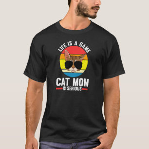 Camiseta A Vida das Mulheres é um Jogo Gata Mãe é Mãe Séria