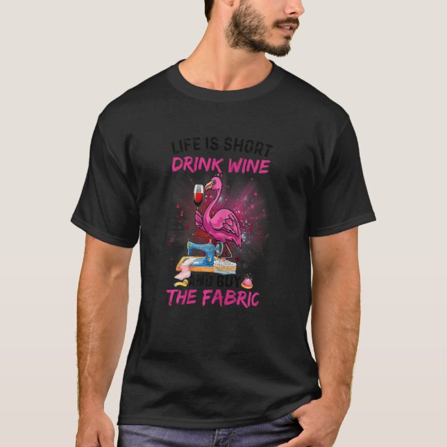 Camiseta A Vida Das Mulheres É Um Vinho De Pequeno Consumo  (Frente)