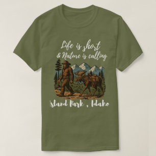 Camiseta A Vida de Cowboy Bigfoot é Curta e a Natureza Está