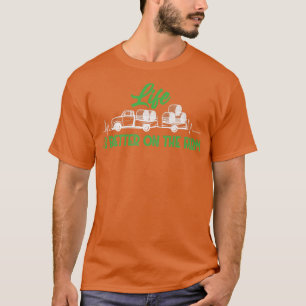 Camiseta A Vida Dos Agricultores É Melhor Na Fazenda