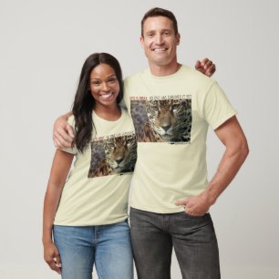 Camiseta A vida é arriscada.  Ninguém sobreviveu-lhe
