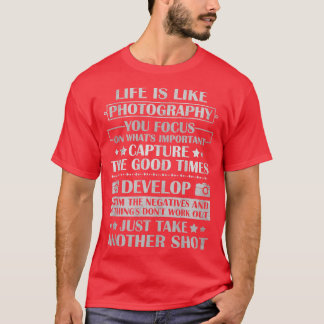 Camiseta A Vida É Como A Câmera Fotográfica Do Lover