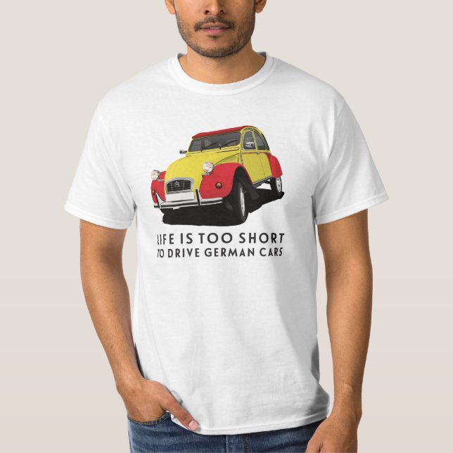 Camiseta A vida é curta demais para dirigir carros alemães  (Frente)