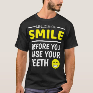 Camiseta A Vida É Curta E Engraçada Fazendo Uplifar O Sorri