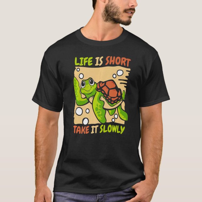 Camiseta A Vida é Curta, Leve-a Lentamente Tartaruga de Ore (Frente)