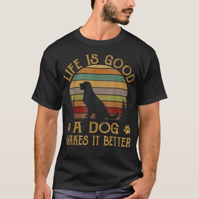 Camiseta A Vida É Engraçada. Um Cachorro Torna Melhor (Frente)