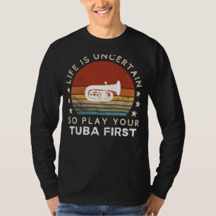 Camiseta A vida é incerta Brincar Tuba Primeiro Teto Engraç