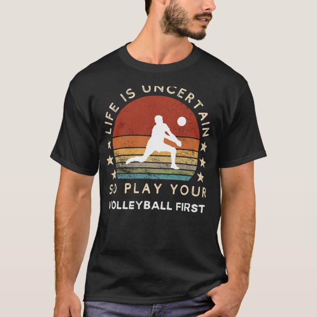 Camiseta A vida é incerta jogar voleibol primeiro jogo engr (Frente)