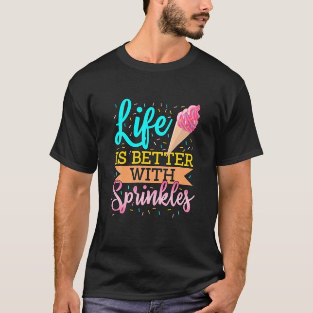 Camiseta A Vida É Melhor Com A Confeitaria De Sprinkles Doc (Frente)