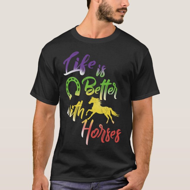 Camiseta A Vida É Melhor Com Cavalos Teus Horseback Andando (Frente)