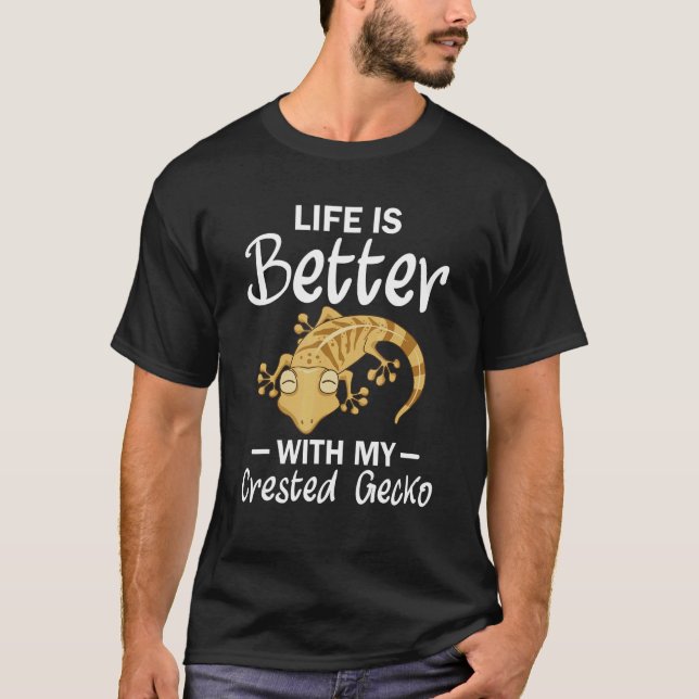 Camiseta A Vida É Melhor Com O Meu Rótulo De Gecko Prendido (Frente)