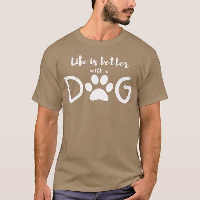 Camiseta A vida é melhor com o retrato dos amantes de cães (Frente)