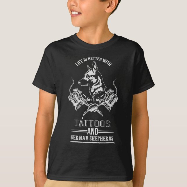 Camiseta A Vida É Melhor Com Tatuagens E Pastores Alemães D (Frente)