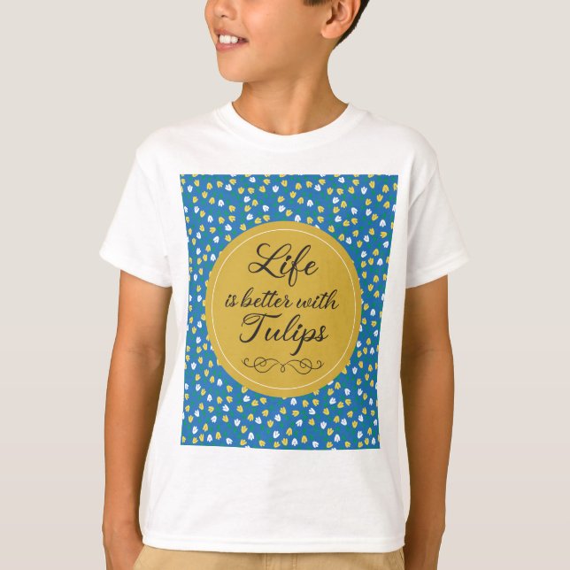 Camiseta A vida é melhor com Tulipas - Padrão amarelo azul (Frente)
